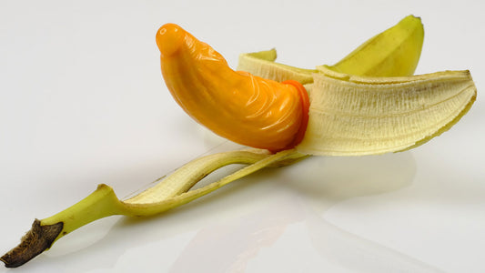 Gepelde banaan met condoom