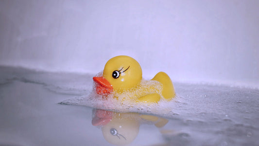 Een badeend in bad