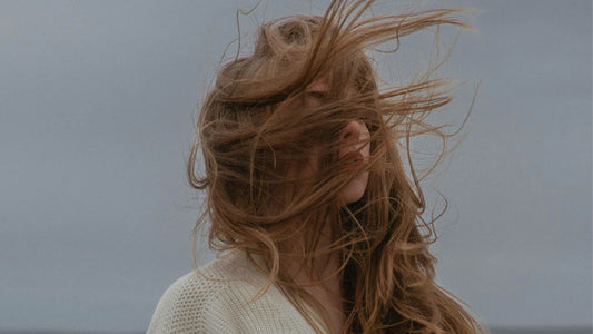Vrouw in de wind