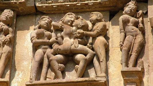 Kamasutra beelden van steen